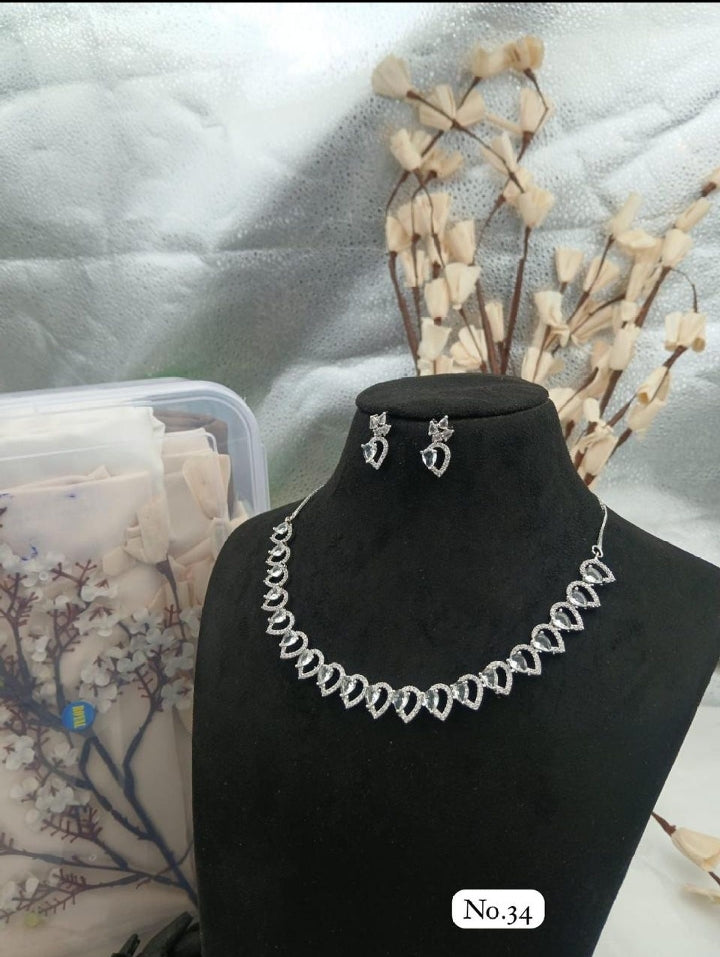 A.D NEACKLESS SET
