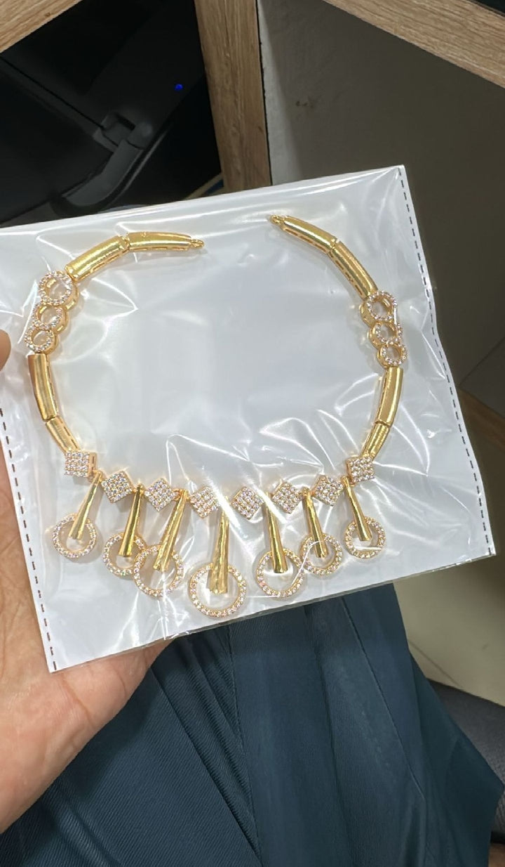 A.D DIRTECT GOLD NECKLESS